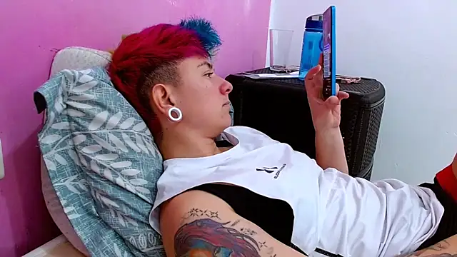 tomboyblue online show from September 30, 2025, 5:29 pm