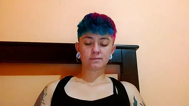 Snapshot of tomboyblue chatting on June 16, 2026, 4:42 pm tomboyblue online show from June 16, 2026, 4:42 pm