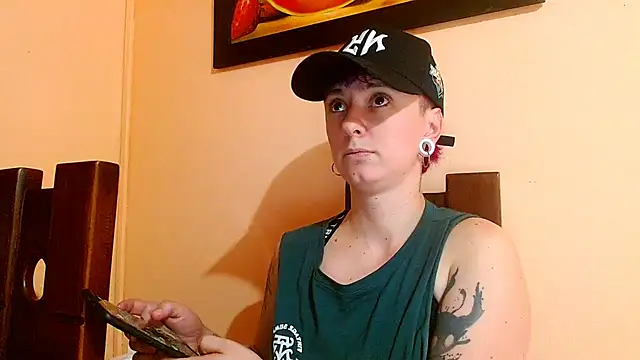 Snapshot of tomboyblue chatting on June 18, 2026, 10:47 pm tomboyblue online show from June 18, 2026, 10:47 pm