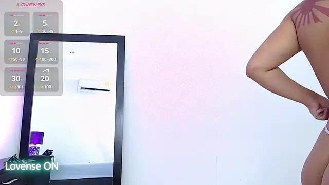 Snapshot of queenie_star chatting on March 18, 2025, 7:53 pm queenie star online show from March 18, 2025, 7:53 pm