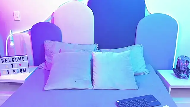 Snapshot of SophieGomez22 chatting on February 7, 2025, 1:11 pm SophieGomez22 online show from February 7, 2025, 1:11 pm