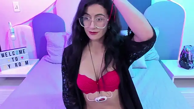 Snapshot of SophieGomez22 chatting on February 16, 2025, 2:32 pm SophieGomez22 online show from February 16, 2025, 2:32 pm