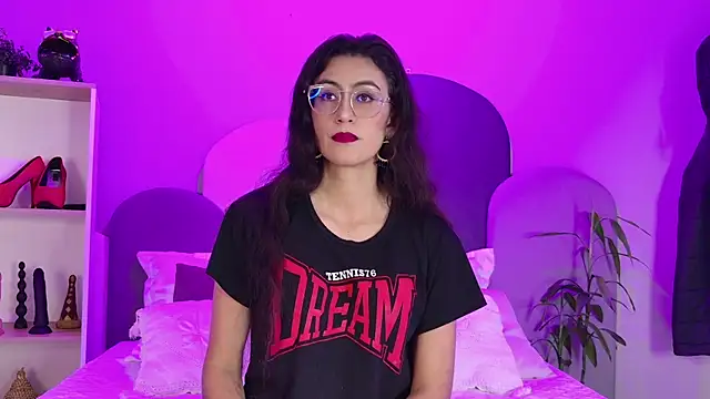 SophieGomez22 online show from April 13, 2026, 11:27 am