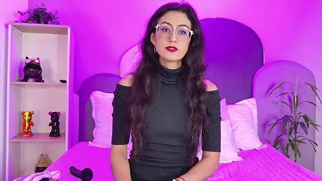 SophieGomez22 online show from April 16, 2026, 11:33 am