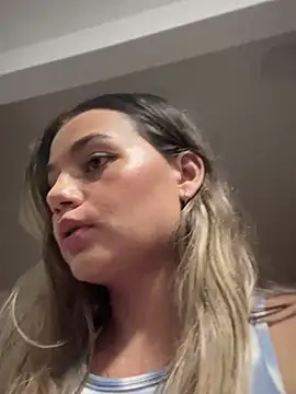 Snapshot of LittleSofia_ chatting on December 8, 2024, 1:24 am LittleSofia online show from December 8, 2024, 1:24 am