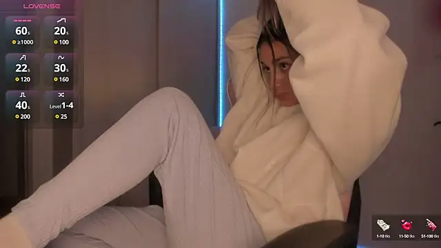 Snapshot of LittleSofia_ chatting on December 24, 2024, 8:11 am LittleSofia online show from December 24, 2024, 8:11 am