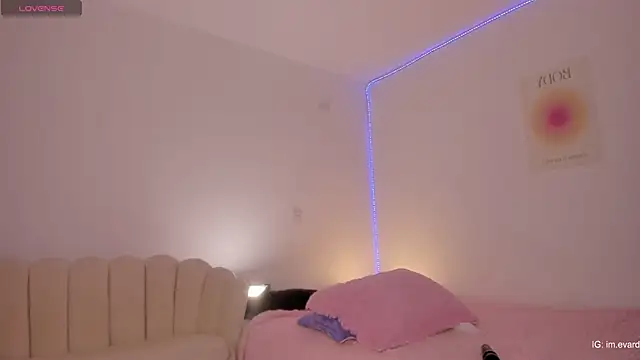 Snapshot of LittleSofia_ chatting on February 12, 2025, 5:26 am LittleSofia online show from February 12, 2025, 5:26 am