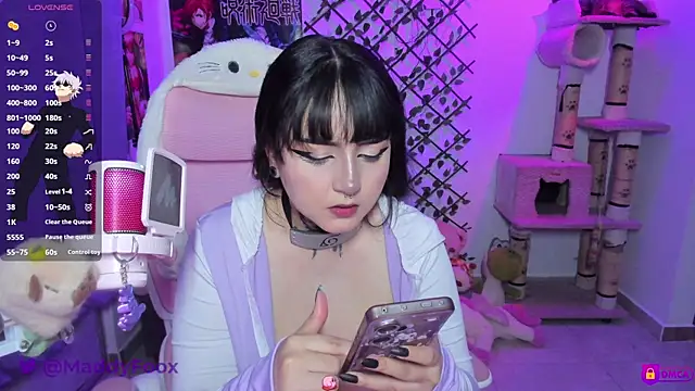 Snapshot of MaddyFooxx chatting on June 25, 2026, 11:42 pm MaddyFooxx online show from June 25, 2026, 11:42 pm