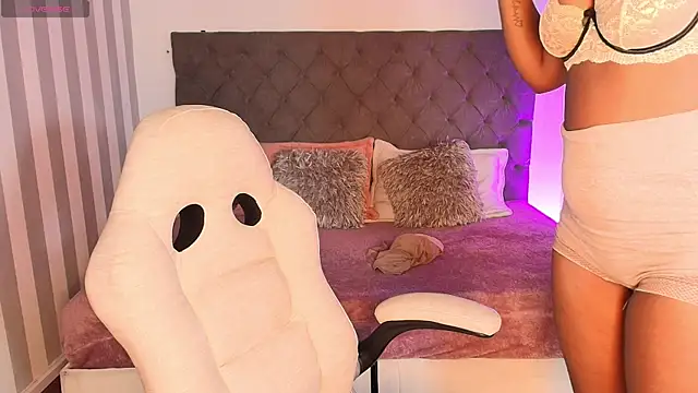 rebeca cortez  online show from January 3, 2025, 3:38 am