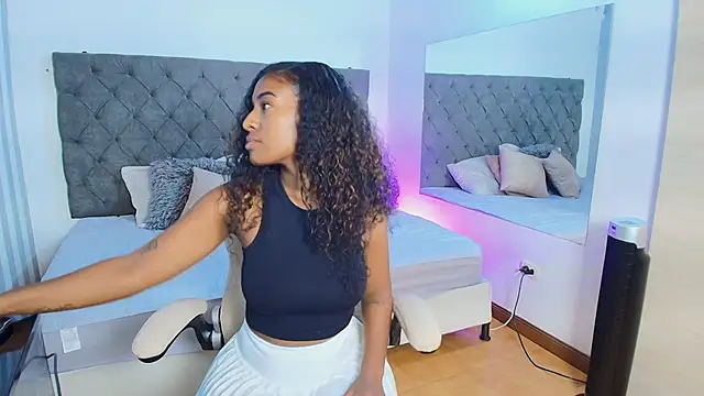 rebeca cortez  online show from January 16, 2025, 3:45 am