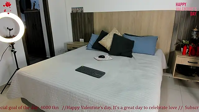 rebeca cortez  online show from February 14, 2026, 7:43 pm