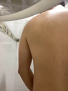 DanielGomez9 online show from December 26, 2024, 1:43 pm