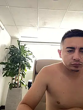 DanielGomez9 online show from January 3, 2025, 9:05 pm