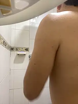 DanielGomez9 online show from February 14, 2025, 12:47 pm