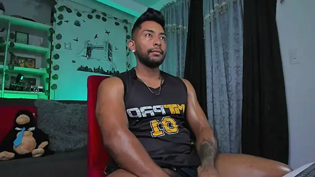 Couple muscle1 online show from November 5, 2025, 4:40 pm