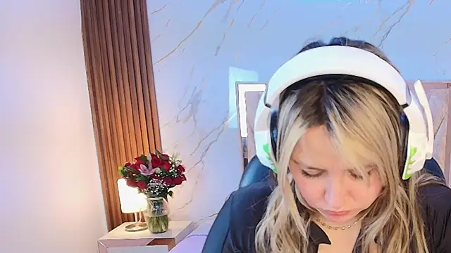 Annie mone online show from February 20, 2026, 10:10 pm