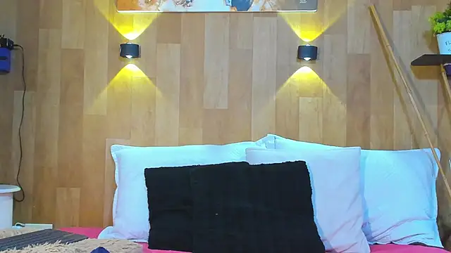 marianaa90 online show from February 16, 2026, 4:14 pm