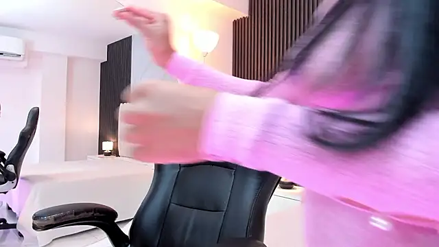 Snapshot of Madiee_Rhea chatting on February 2, 2026, 7:34 pm Madiee Rhea online show from February 2, 2026, 7:34 pm