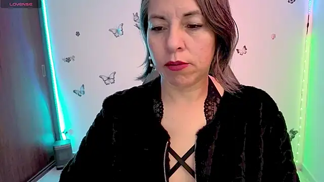 Lady breaks hearts online show from July 27, 2026, 1:29 pm