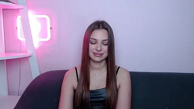 MilanaAngelAs online show from April 3, 2026, 4:43 am