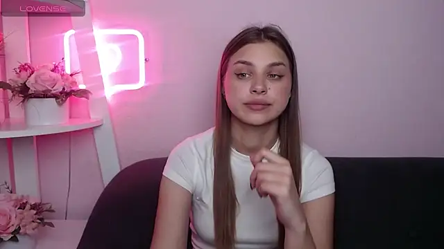Snapshot of MilanaAngelAs chatting on May 26, 2026, 7:43 pm MilanaAngelAs online show from May 26, 2026, 7:43 pm