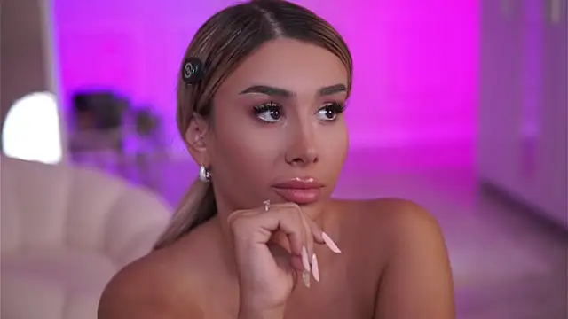 EvaZane online show from November 12, 2025, 7:24 pm