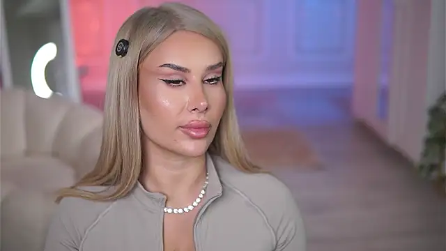 EvaZane online show from February 2, 2026, 8:40 pm