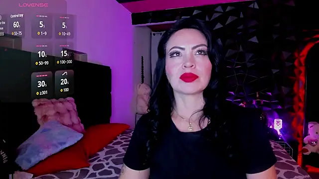 charlottemeyerr online show from November 24, 2025, 7:35 pm