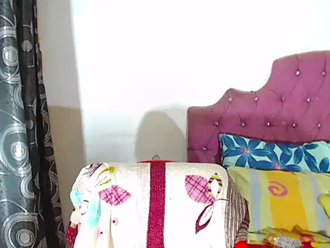 Snapshot of KandyHot_ chatting on February 19, 2025, 1:08 am KandyHot online show from February 19, 2025, 1:08 am