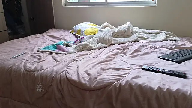 Snapshot of ViolettaSummer chatting on January 12, 2025, 12:01 pm ViolettaSummer online show from January 12, 2025, 12:01 pm