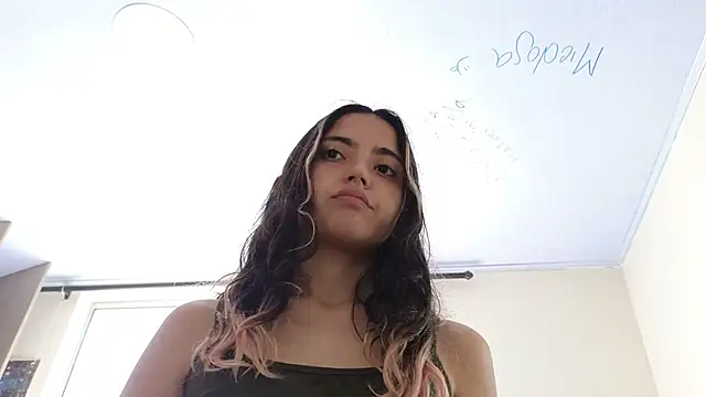 Snapshot of ViolettaSummer chatting on January 17, 2025, 6:23 pm ViolettaSummer online show from January 17, 2025, 6:23 pm