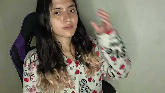 Snapshot of ViolettaSummer chatting on February 9, 2025, 2:28 am ViolettaSummer online show from February 9, 2025, 2:28 am