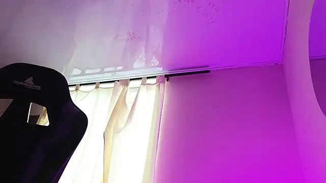 Snapshot of ViolettaSummer chatting on February 9, 2025, 10:11 pm ViolettaSummer online show from February 9, 2025, 10:11 pm