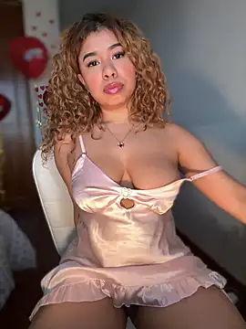 Snapshot of LEONCITA_ chatting on February 17, 2025, 11:02 am LEONCITA online show from February 17, 2025, 11:02 am