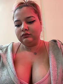 AllysonK online show from December 21, 2024, 12:16 pm