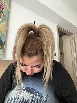 AllysonK online show from March 6, 2025, 9:36 am