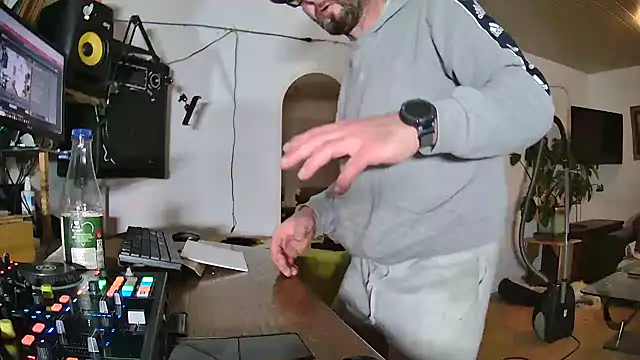 rosaeichel online show from February 6, 2026, 11:19 pm