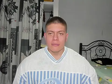 Snapshot of regan_jhonso chatting on December 2, 2025, 5:02 am regan jhonso online show from December 2, 2025, 5:02 am