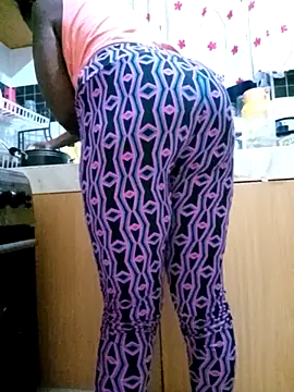 zainabsmile online show from November 1, 2025, 6:43 pm