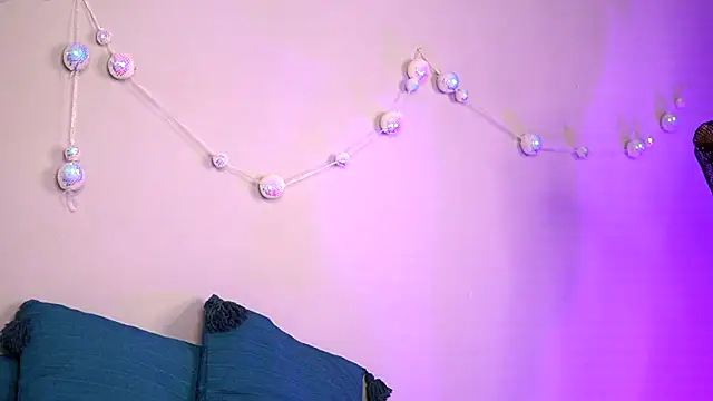 BritneyHudson online show from December 14, 2025, 5:24 am