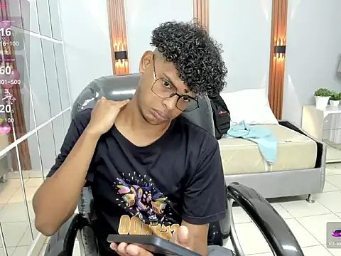 boylittle19cm online show from September 10, 2025, 12:05 pm