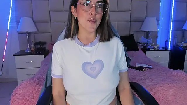 IsisLoveyes  online show from December 17, 2024, 9:05 pm