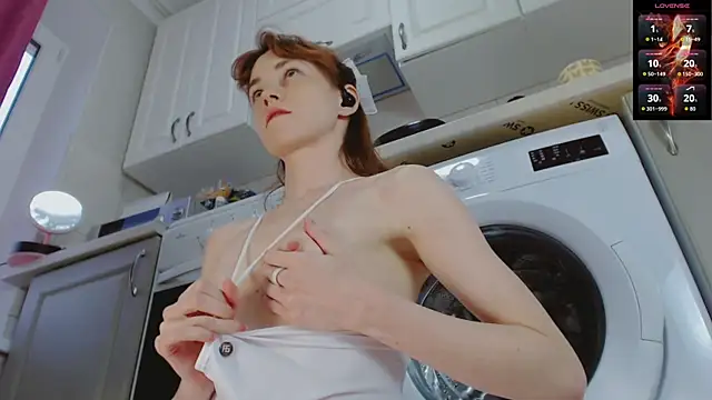 Snapshot of Amina_Barbarian chatting on September 16, 2025, 4:41 pm Amina Barbarian online show from September 16, 2025, 4:41 pm