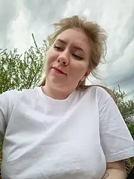 Snapshot of D0nna_ chatting on May 4, 2026, 2:46 pm D0nna online show from May 4, 2026, 2:46 pm