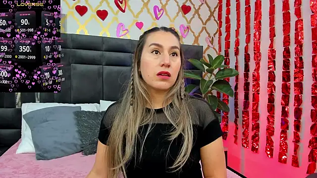 Snapshot of RubbyTaylor chatting on February 14, 2025, 2:33 pm RubbyTaylor online show from February 14, 2025, 2:33 pm