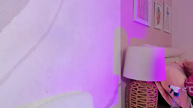 kristal blond online show from October 2, 2025, 4:30 am