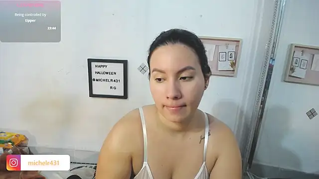 Mia  reys online show from November 18, 2025, 11:36 am