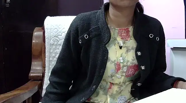 momo lov online show from December 13, 2024, 5:38 am