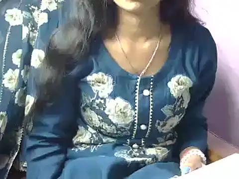 momo lov online show from January 6, 2025, 8:03 am