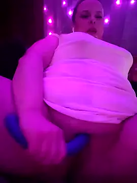 Snapshot of GinAnnTonic chatting on February 5, 2025, 8:57 pm GinAnnTonic online show from February 5, 2025, 8:57 pm